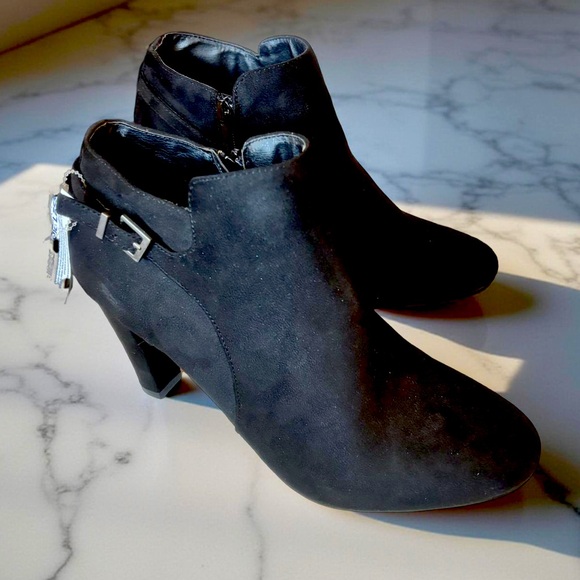 XOXO Women’s Black heeled Booties 8.5 NWT - Picture 1 of 6